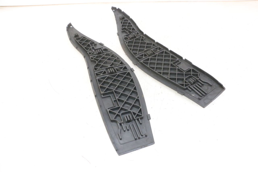 photo de FLOOR PANEL RUBBER GILERA NEXUS 300 (2008 - 2013) - Technical close-up