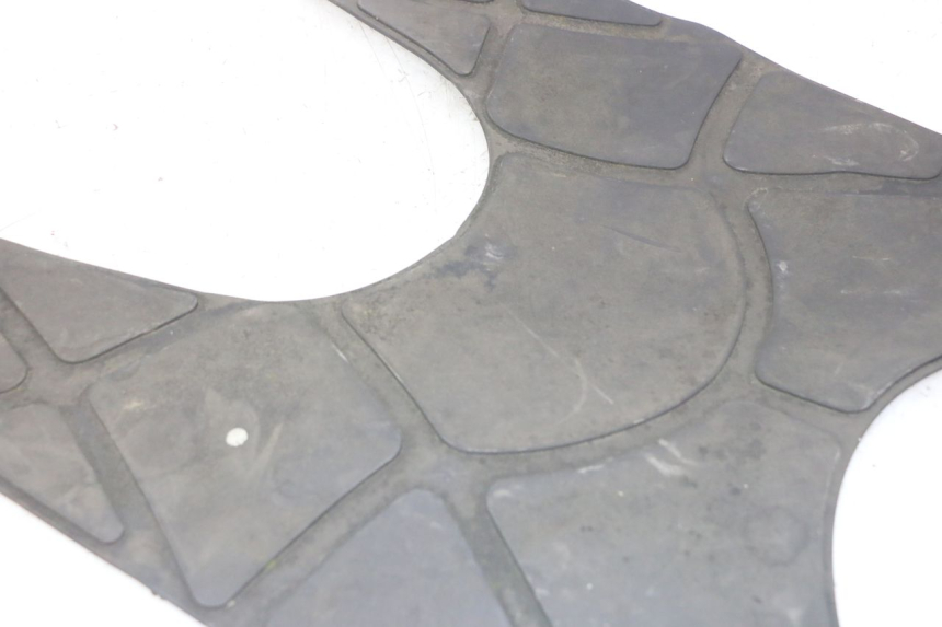 photo de FLOOR PANEL RUBBER KYMCO GRAND DINK 125 (2002 - 2007) - Technical close-up