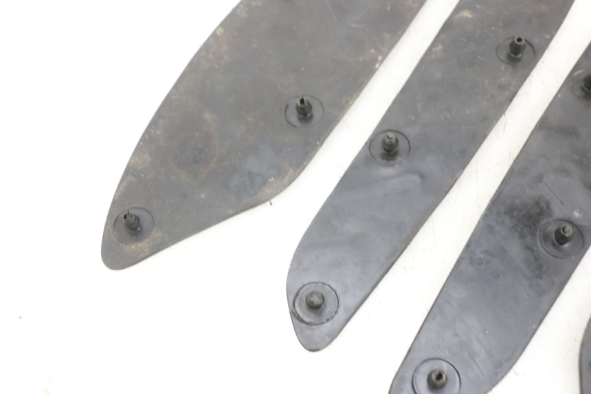 photo de FLOOR PANEL RUBBER SYM GTS EVO 125 (2009 - 2013) - Alternative perspective