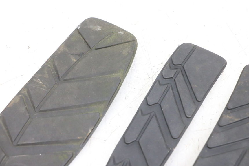 photo de FLOOR PANEL RUBBER SYM GTS EVO 125 (2009 - 2013) - Checked used part