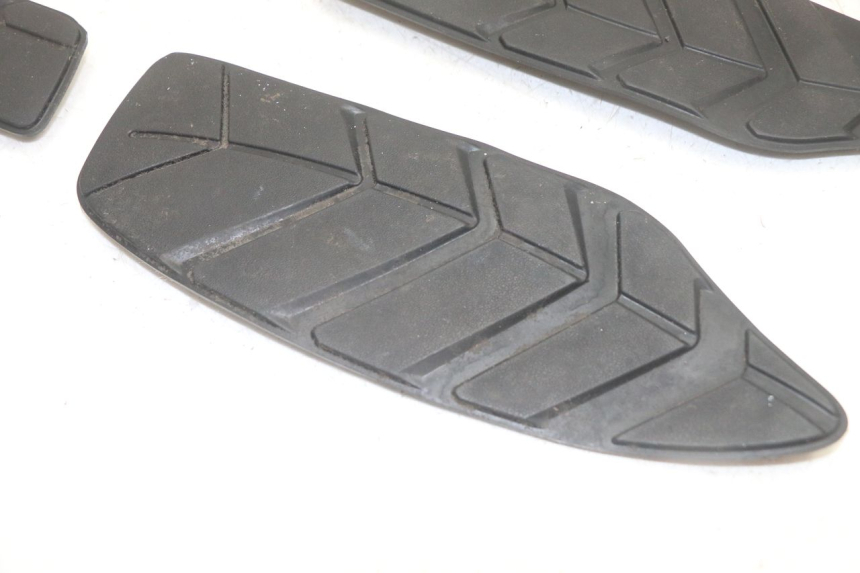 photo de FLOOR PANEL RUBBER SYM GTS EVO 125 (2009 - 2013) - Technical close-up