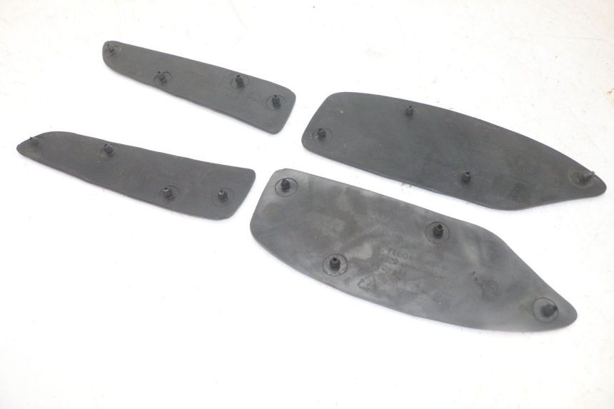 photo de FLOOR PANEL RUBBER SYM GTS EVO 125 (2009 - 2013) - Fixing points details