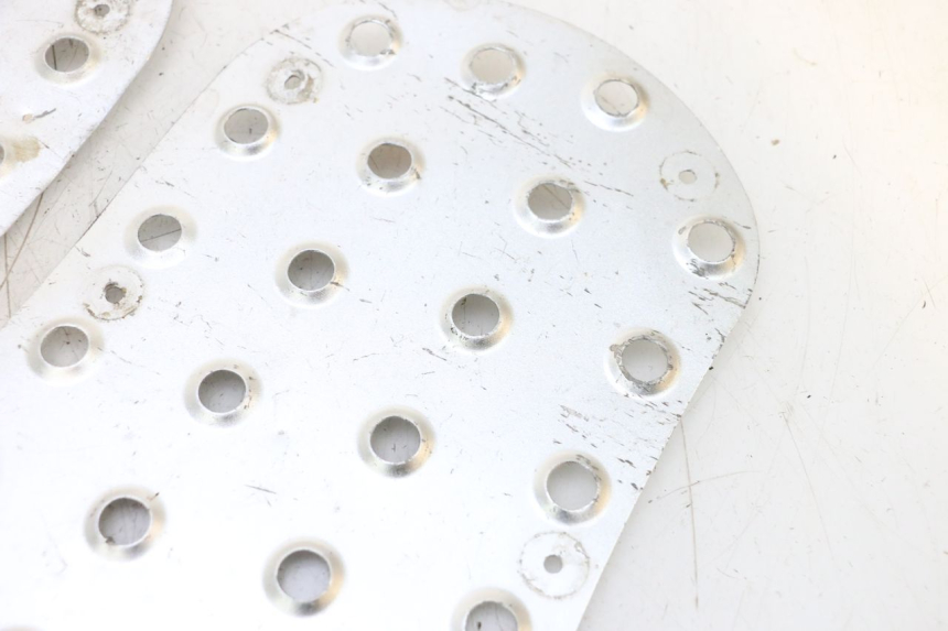 photo de FLOOR PANEL RUBBER KEEWAY MATRIX RX9 125 (2006 - 2007) - Alternative perspective
