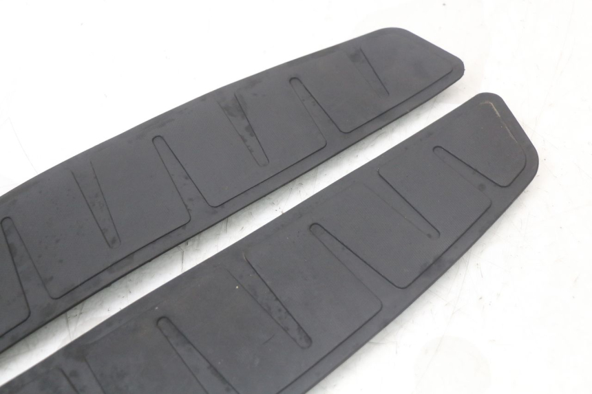 photo de FLOOR PANEL RUBBER PIAGGIO MP3 HPE 350 (2018 - 2020) - Product overview