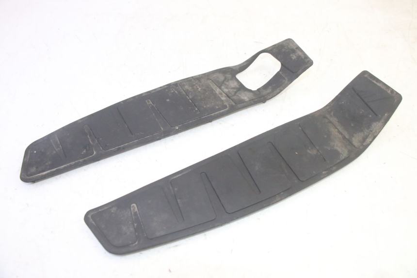 photo de FLOOR PANEL RUBBER PIAGGIO MP3 HPE 350 (2018 - 2020) - Main view