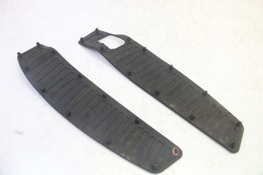 photo de FLOOR PANEL RUBBER PIAGGIO MP3 HPE 350 (2018 - 2020) - Product overview