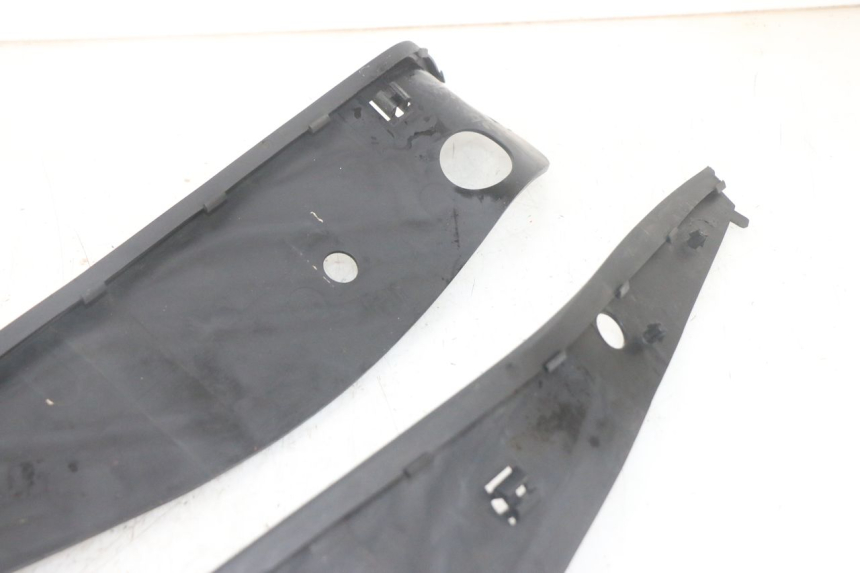 photo de FLOOR PANEL RUBBER PIAGGIO MP3 HPE 300 (2019 - 2026) - Zoom on usage condition