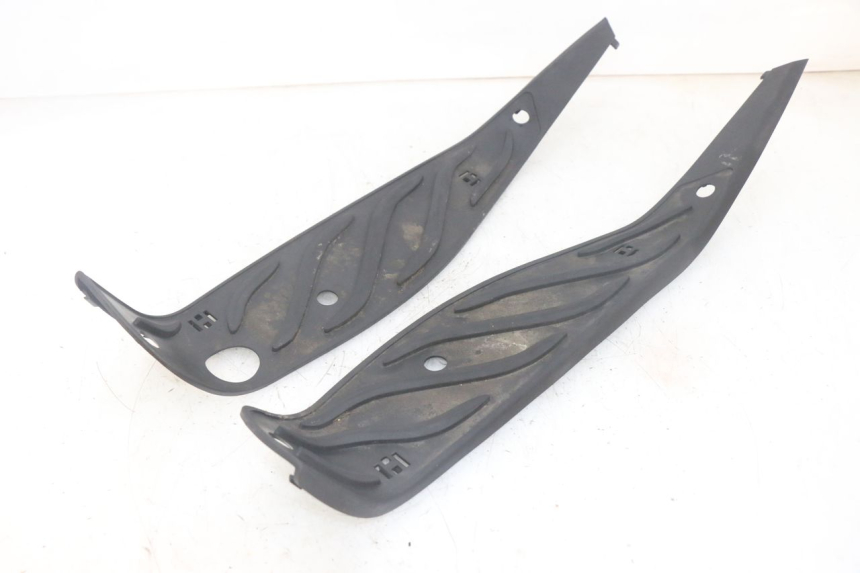 photo de FLOOR PANEL RUBBER PIAGGIO MP3 HPE 300 (2019 - 2026) - Surface and material condition