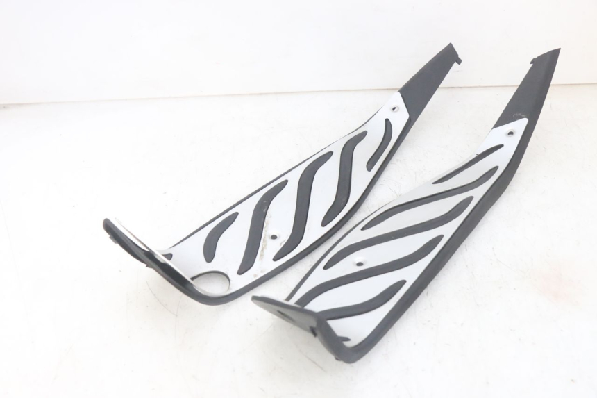 photo de FLOOR PANEL RUBBER PIAGGIO MP3 HPE 300 (2019 - 2026) - Checked used part