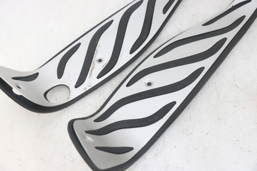 photo de FLOOR PANEL RUBBER PIAGGIO MP3 HPE 300 (2019 - 2026) - Markings and original references