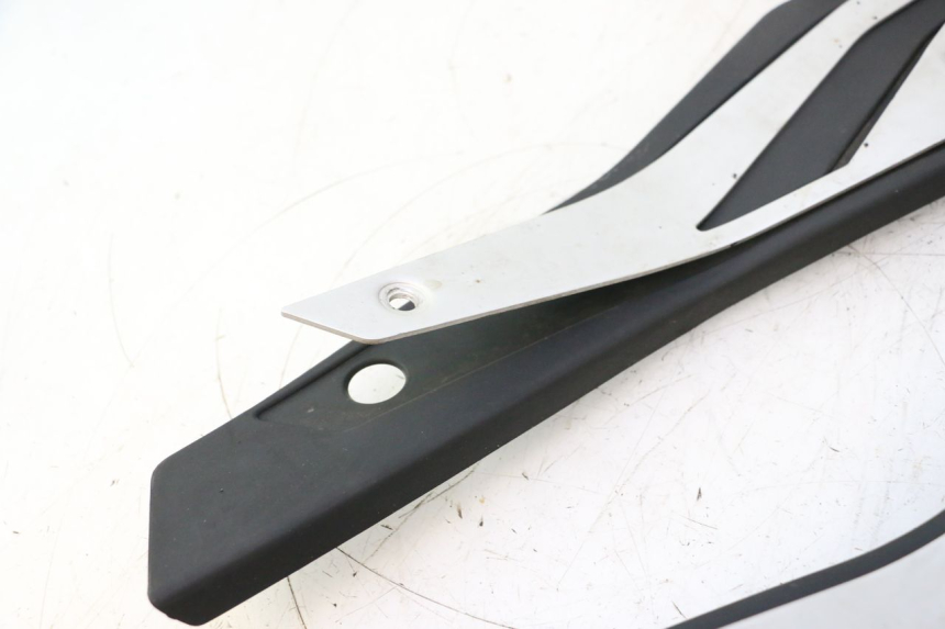 photo de FLOOR PANEL RUBBER PIAGGIO MP3 HPE 530 (2022 - 2026) - Focus on structure
