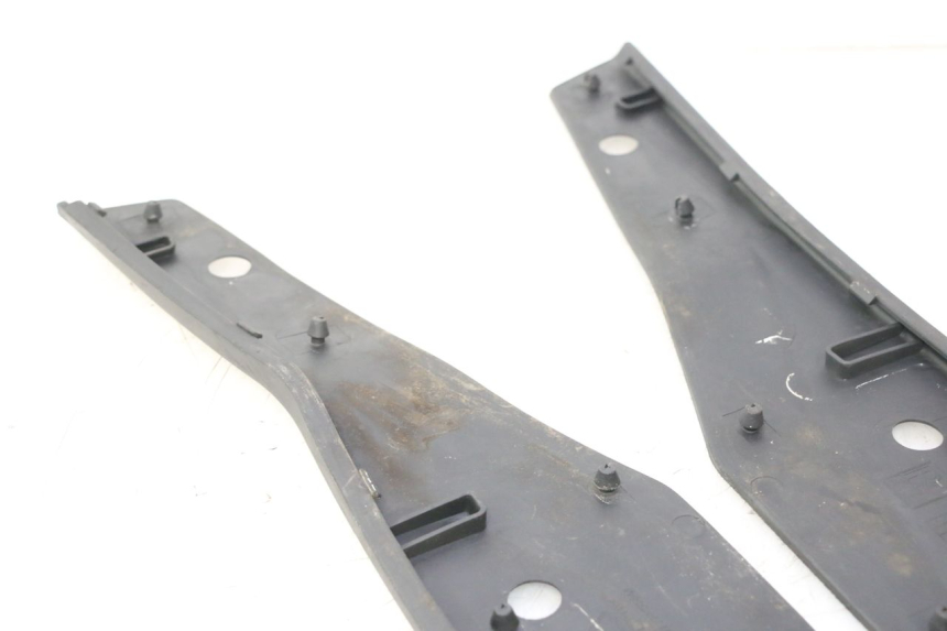 photo de FLOOR PANEL RUBBER PIAGGIO MP3 HPE 530 (2022 - 2026) - Alternative perspective