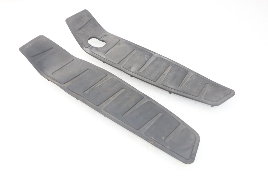 photo de FOOTBOARD MAT PIAGGIO MP3 LT 400 (2007 - 2012) - Zoom on usage condition