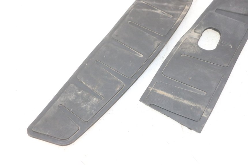 photo de FOOTBOARD MAT PIAGGIO MP3 RL 250 (2006 - 2010) - Zoom on usage condition