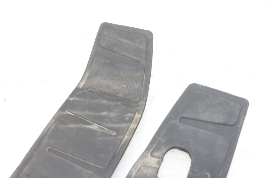 photo de FOOTBOARD MAT PIAGGIO MP3 RL 250 (2006 - 2010) - Alternative perspective