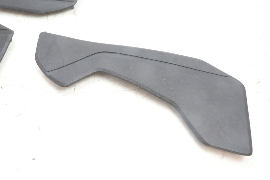 photo de FLOOR PANEL RUBBER YAMAHA N-MAX NMAX 125 (2021 - 2024) - Product overview