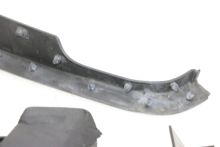 photo de FLOOR PANEL RUBBER YAMAHA NEO'S CORE 1 (2022 - 2026) - Detailed visual inspection