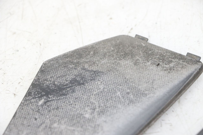 photo de FOOTBOARD MAT PIAGGIO NEW TYPHOON 50 (2010 - 2017) - Fixing points details