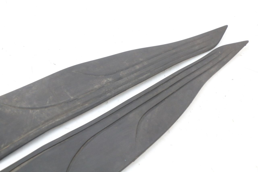 photo de FLOOR PANEL RUBBER HONDA PCX (JF28) 125 (2009 - 2011) - Zoom on usage condition