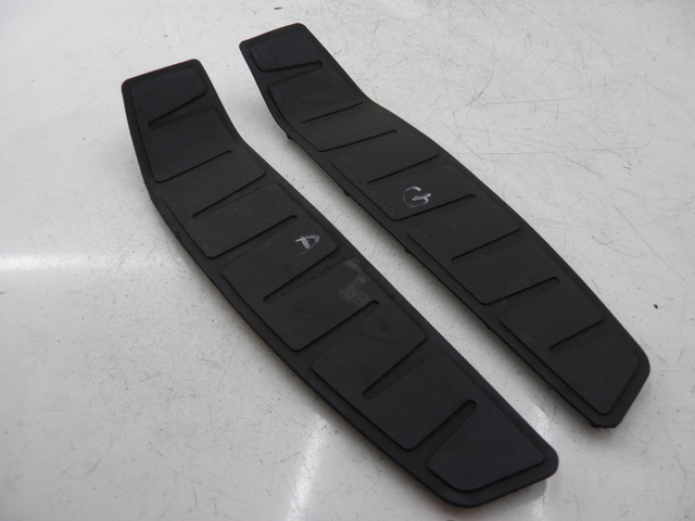 photo de FLOOR PANEL RUBBER PIAGGIO MP3 RL 125 (2006 - 2014) - Main view