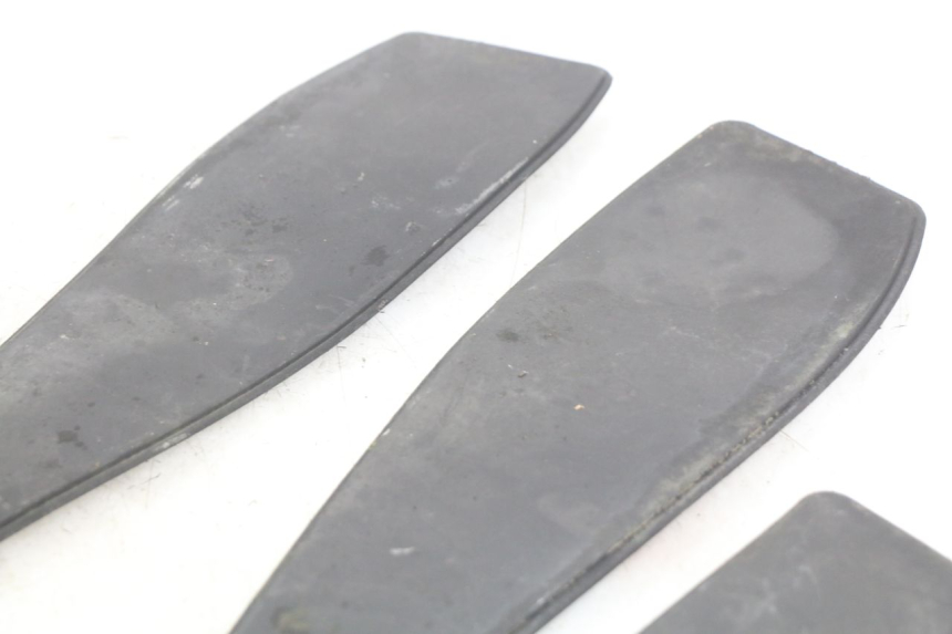 photo de FOOTBOARD MAT PEUGEOT SATELIS 125 (2006 - 2009) - Surface and material condition