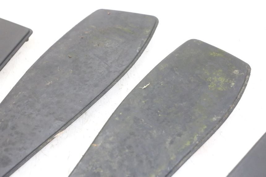 photo de FOOTBOARD MAT PEUGEOT SATELIS 125 (2006 - 2009) - Technical close-up