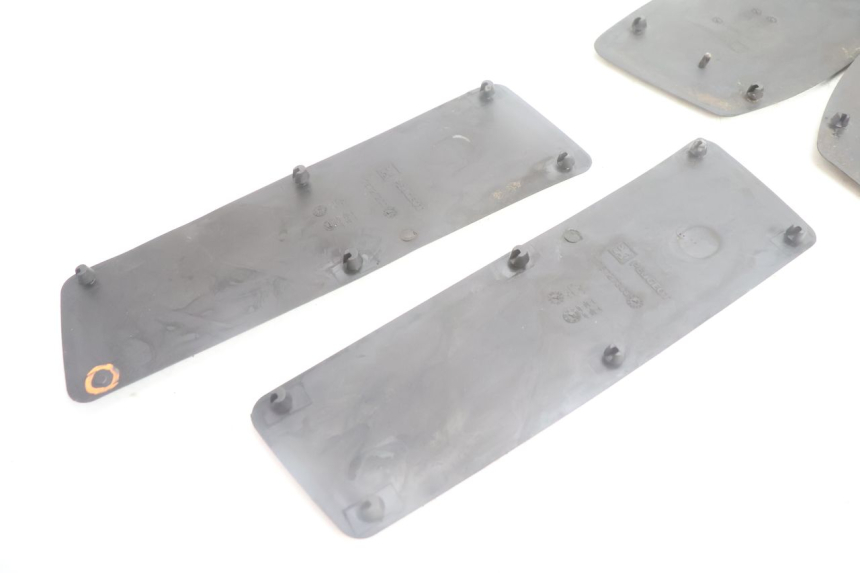photo de FOOTBOARD MAT PEUGEOT SATELIS 125 (2006 - 2009) - Additional view of the item