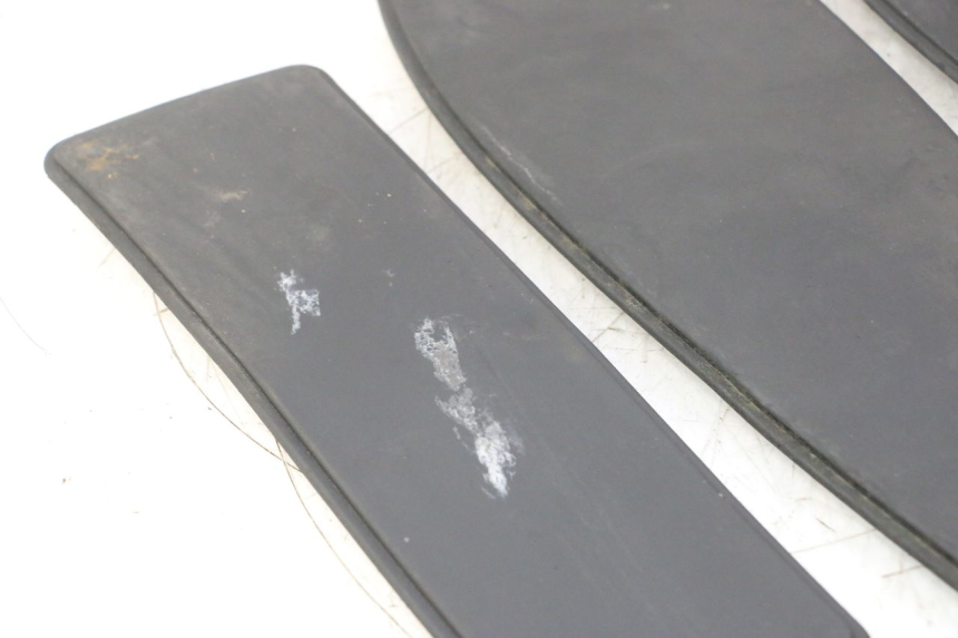 photo de FOOTBOARD MAT PEUGEOT SATELIS 125 (2006 - 2009) - Component detail