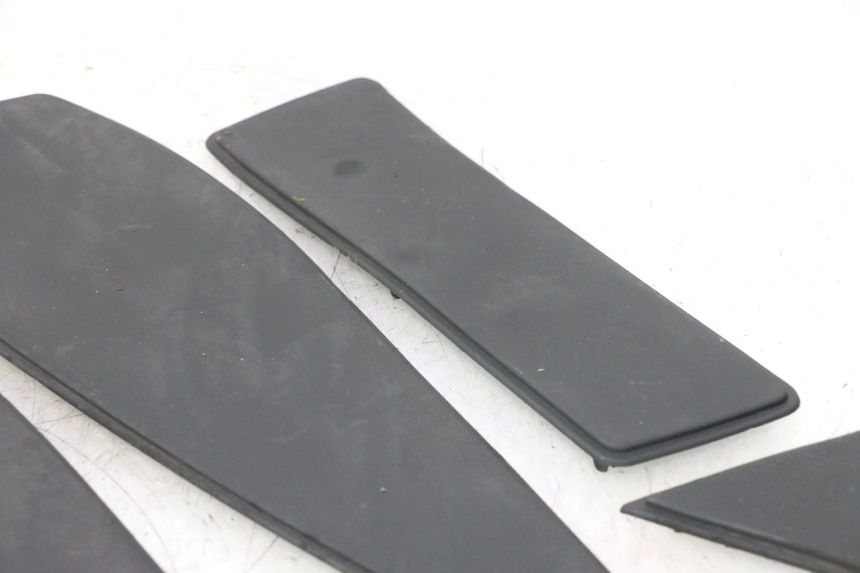photo de FOOTBOARD MAT PEUGEOT SATELIS 125 (2006 - 2009) - Alternative perspective
