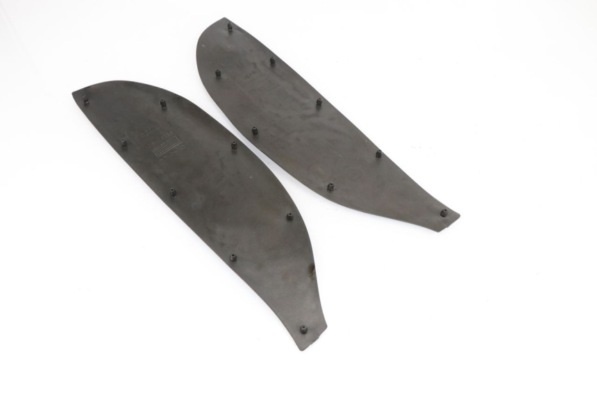 photo de FLOOR PANEL RUBBER APRILIA SCARABEO GT 125 (1999 - 2007) - Component detail