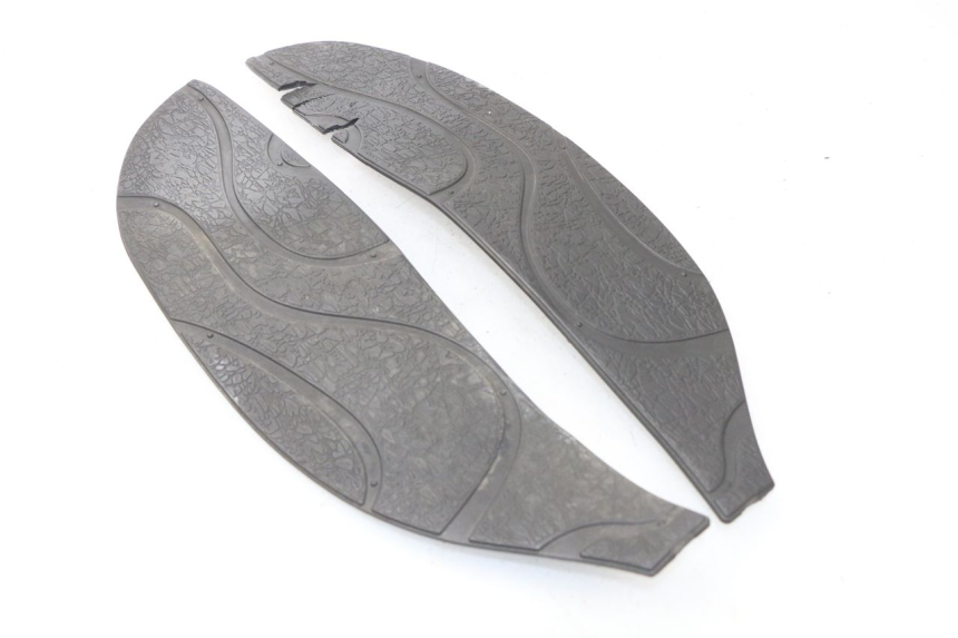 photo de FLOOR PANEL RUBBER APRILIA SCARABEO GT 125 (1999 - 2007) - Main view