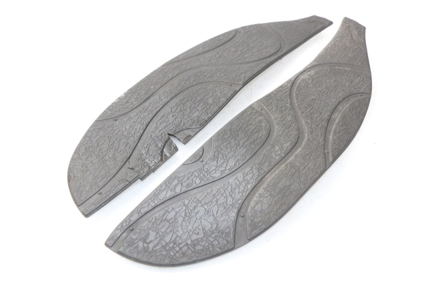 photo de FLOOR PANEL RUBBER APRILIA SCARABEO GT 125 (1999 - 2007) - Technical close-up