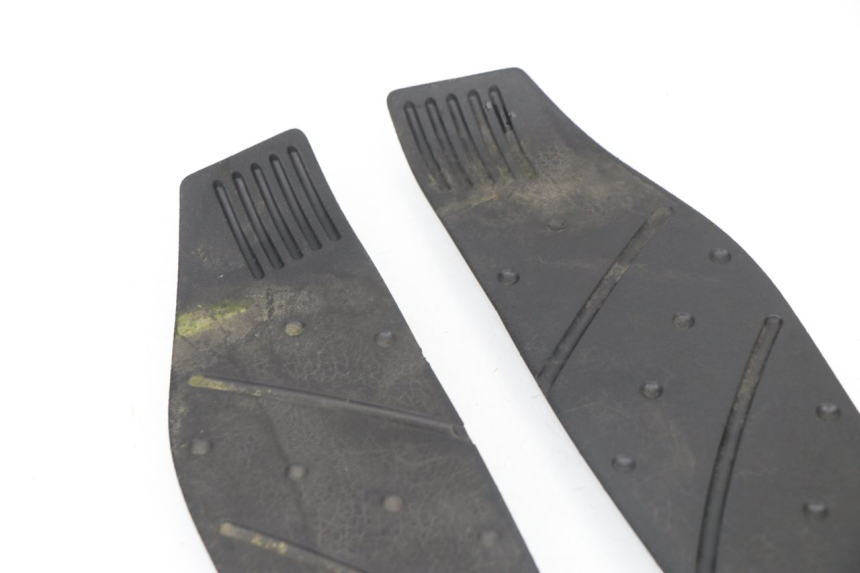 photo de FLOOR PANEL RUBBER MBK SKYCRUISER 125 (2006 - 2009) - Zoom on usage condition