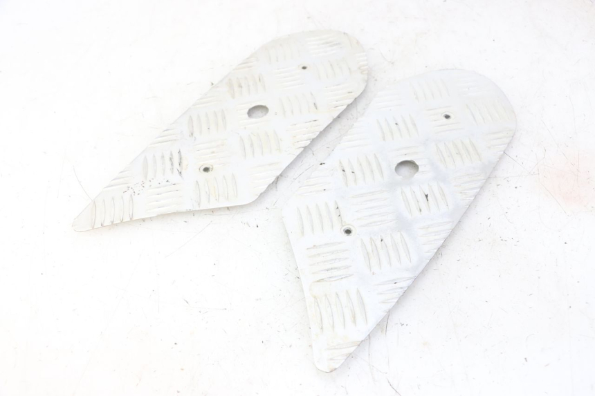 photo de FLOOR PANEL RUBBER PEUGEOT STREETZONE I NAKED 2T 50 (2018 - 2020) - Alternative perspective