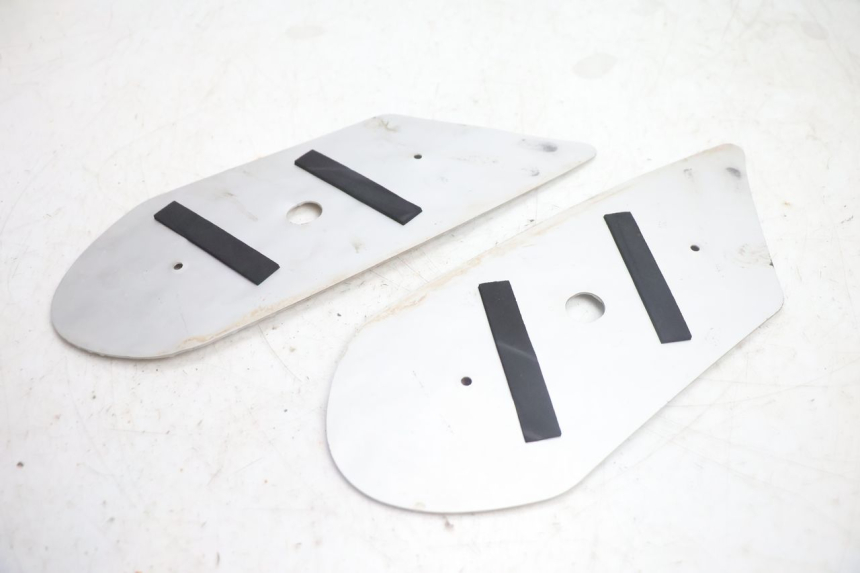 photo de FLOOR PANEL RUBBER PEUGEOT STREETZONE NAKED 2T 50 (2014 - 2018) - Checked used part