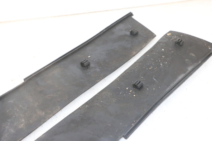 photo de FLOOR PANEL RUBBER PIAGGIO SUPER LX 125 (2000 - 2003) - Alternative perspective