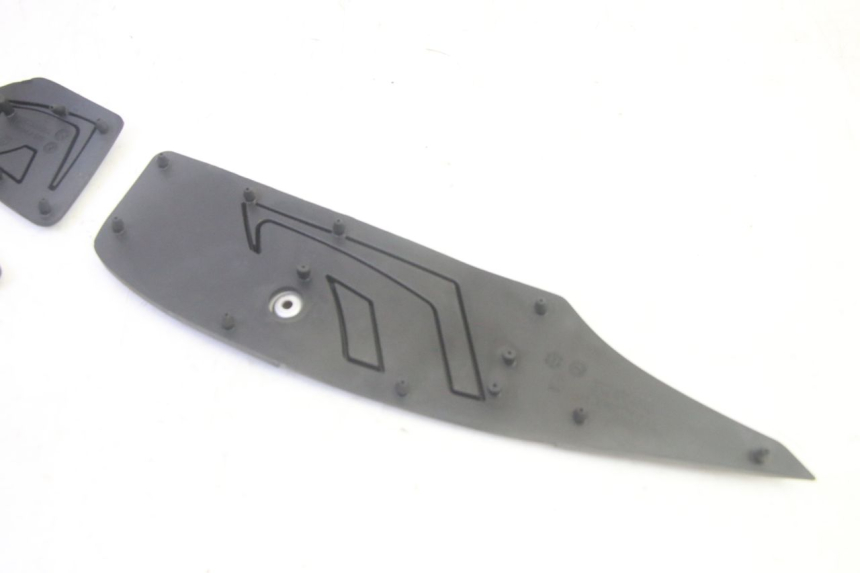 photo de FLOOR PANEL RUBBER YAMAHA TRICITY 300 (2020 - 2024) - Fixing points details