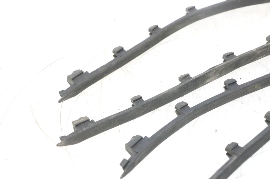 photo de FLOOR PANEL RUBBER PIAGGIO VESPA PRIMAVERA 2T 50 (2013 - 2018) - Component detail