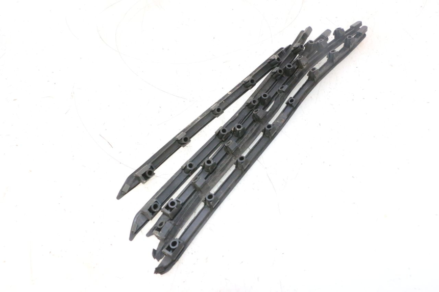 photo de FLOOR PANEL RUBBER PIAGGIO VESPA PRIMAVERA 2T 50 (2013 - 2018) - Fixing points details