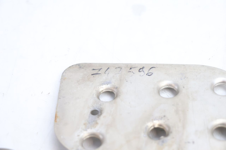 photo de FLOOR PANEL RUBBER PEUGEOT VIVACITY 50 (2004 - 2009) - Technical close-up