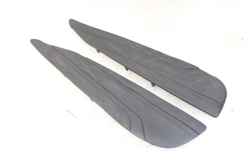 photo de FLOOR PANEL RUBBER YAMAHA X-MAX XMAX ABS 250 (2010 - 2012) - Alternative perspective
