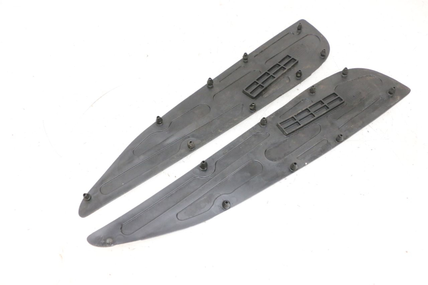 photo de FOOTBOARD MAT YAMAHA X-MAX XMAX 125 (2010 - 2013) - Fixing points details