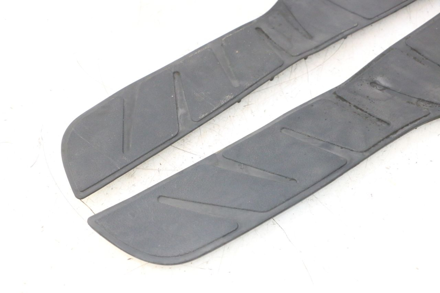 photo de FLOOR PANEL RUBBER PIAGGIO X8 STREET 125 (2006 - 2007) - Component detail