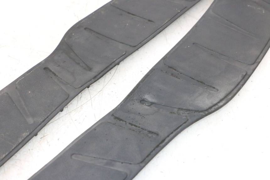 photo de FLOOR PANEL RUBBER PIAGGIO X8 STREET 125 (2006 - 2007) - Zoom on usage condition