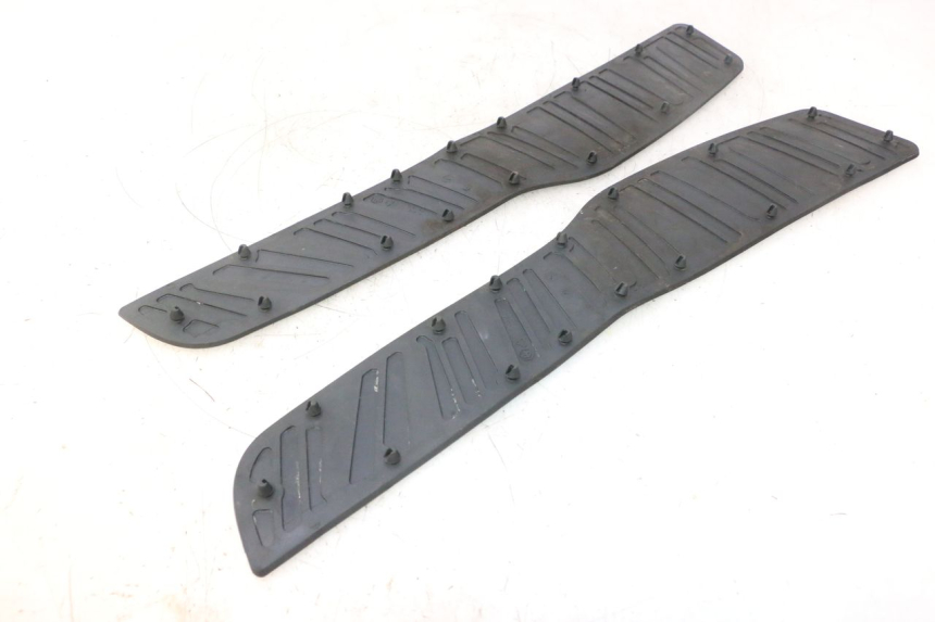 photo de FLOOR PANEL RUBBER PIAGGIO X8 STREET 125 (2006 - 2007) - Technical close-up
