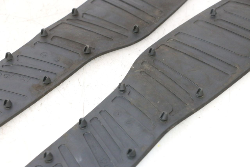 photo de FLOOR PANEL RUBBER PIAGGIO X8 STREET 125 (2006 - 2007) - Fixing points details