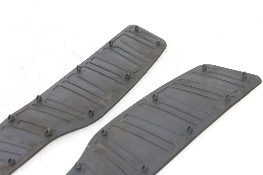 photo de FLOOR PANEL RUBBER PIAGGIO X8 STREET 125 (2006 - 2007) - Surface and material condition