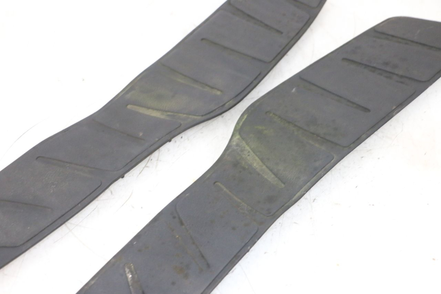 photo de FLOOR PANEL RUBBER PIAGGIO X8 125 (2004 - 2007) - Surface and material condition