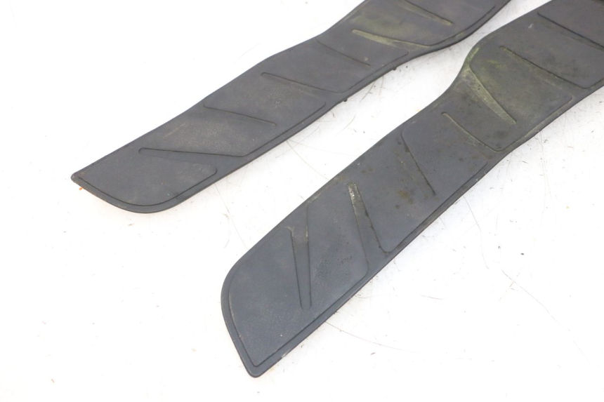 photo de FLOOR PANEL RUBBER PIAGGIO X8 125 (2004 - 2007) - Checked used part