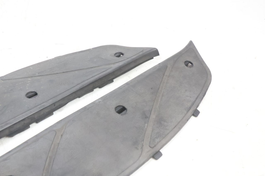 photo de FLOOR PANEL RUBBER PIAGGIO X9 AMALFI 180 (2000 - 2003) - Alternative perspective